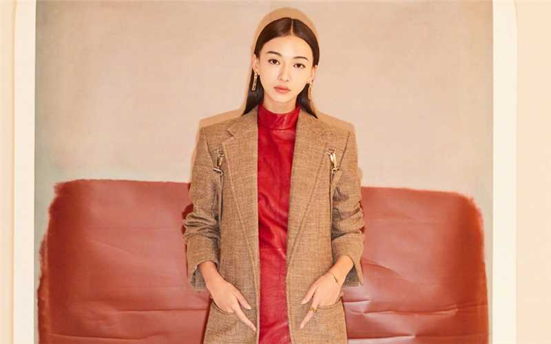 高清吴谨言中分长发复古红唇化身霸道女总裁性感图集