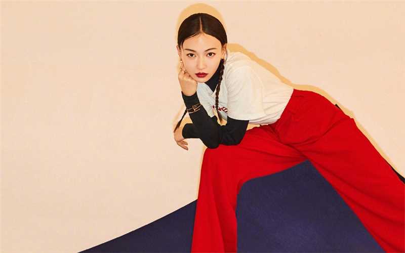 高清吴谨言中分长发复古红唇化身霸道女总裁性感图集