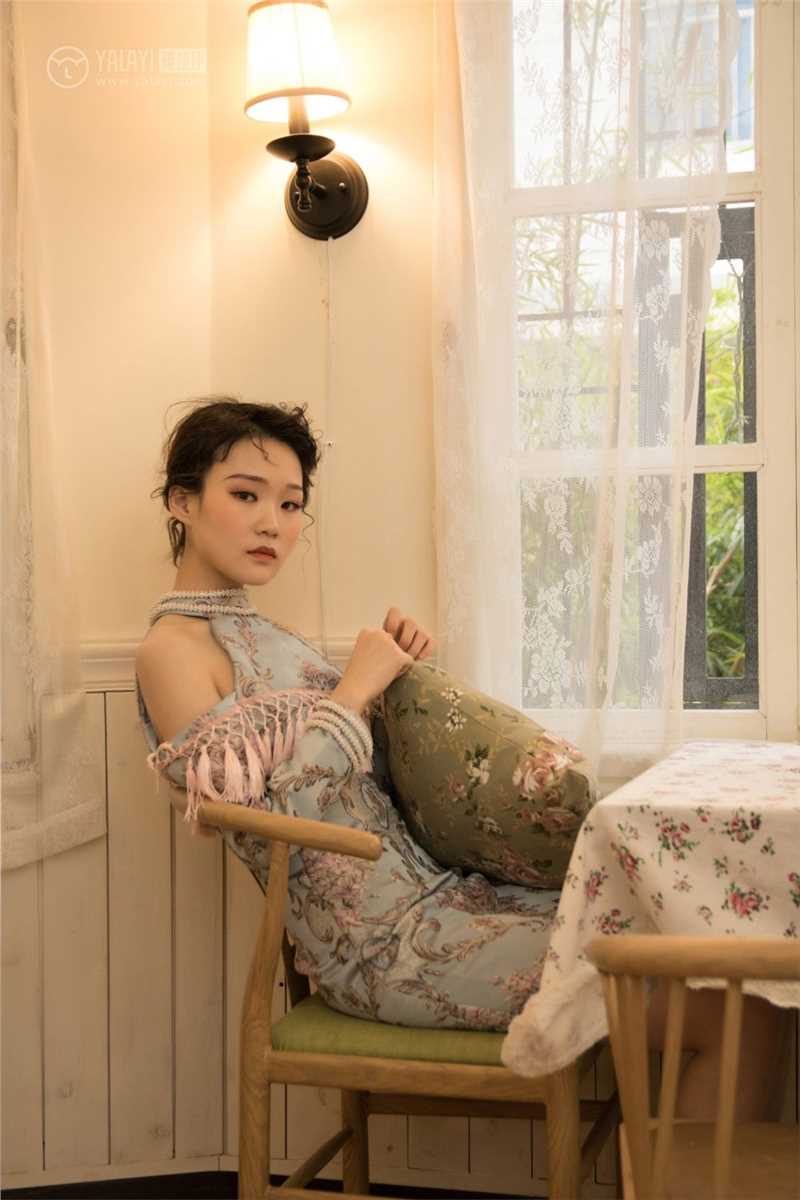 最新亚洲成熟美女奥莉性感旗袍香肩诱惑好身材艺术照图集