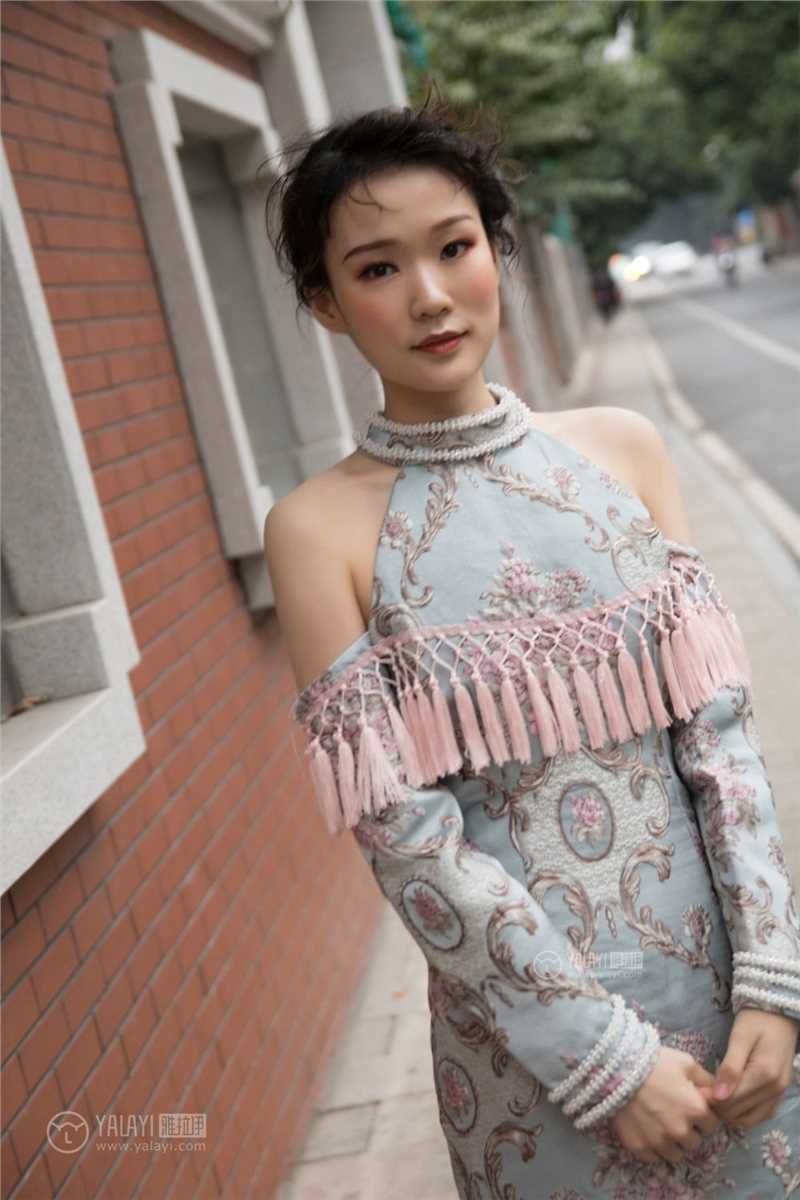 最新亚洲成熟美女奥莉性感旗袍香肩诱惑好身材艺术照图集