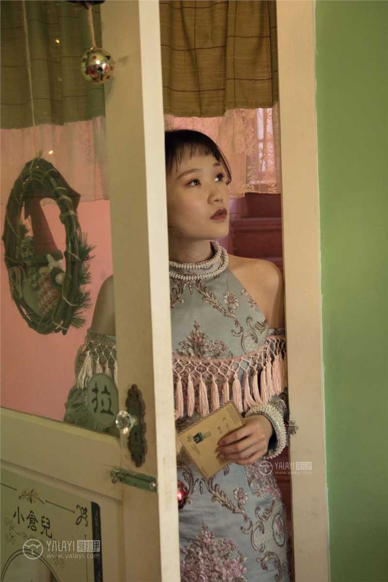 最新亚洲成熟美女奥莉性感旗袍香肩诱惑好身材艺术照图集