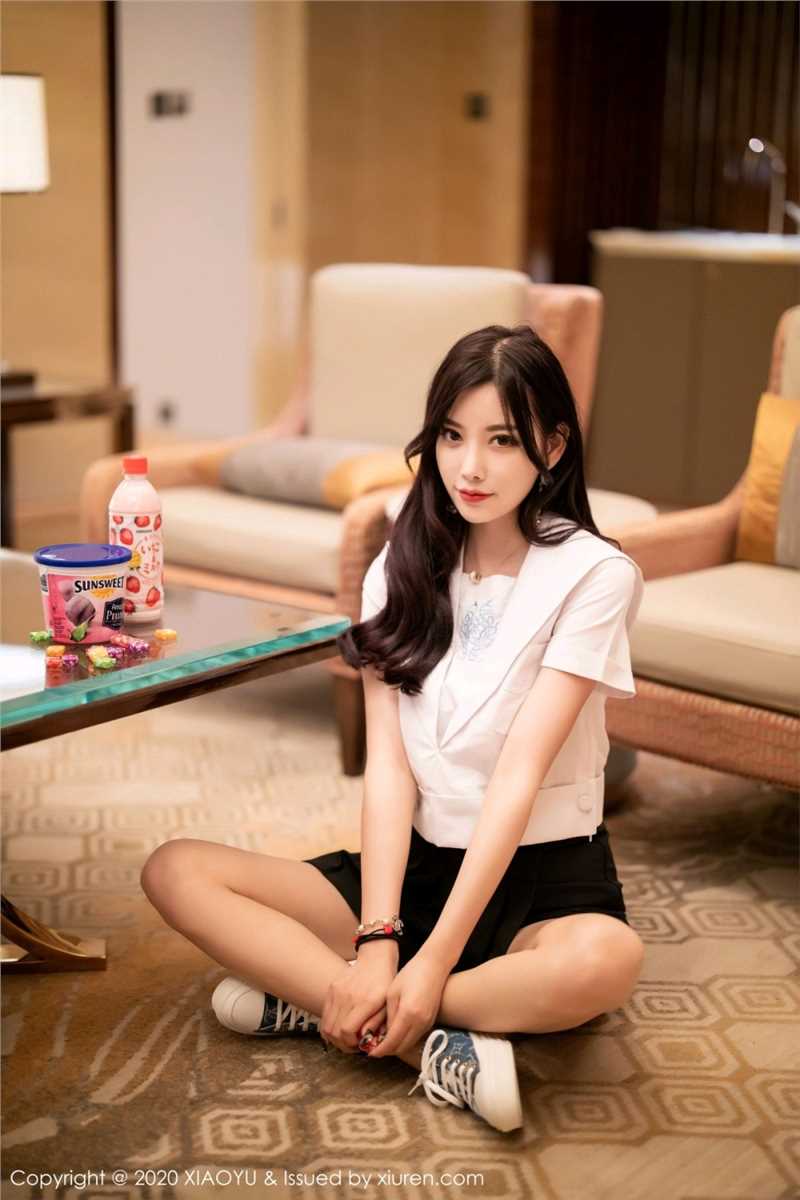 优质金屋杨晨晨sugar床上摆出性感姿势好图片图片