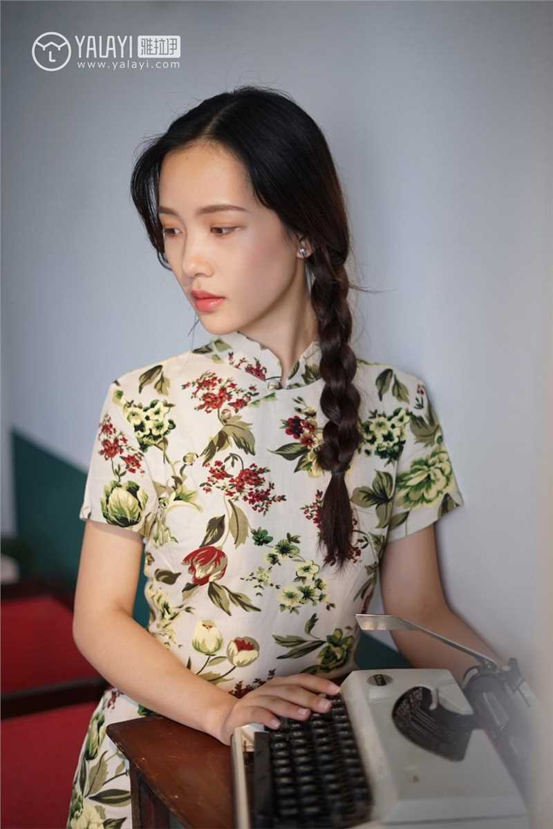 高清气质高雅麻花辫美少女卡柔古典旗袍迷人曲线图集