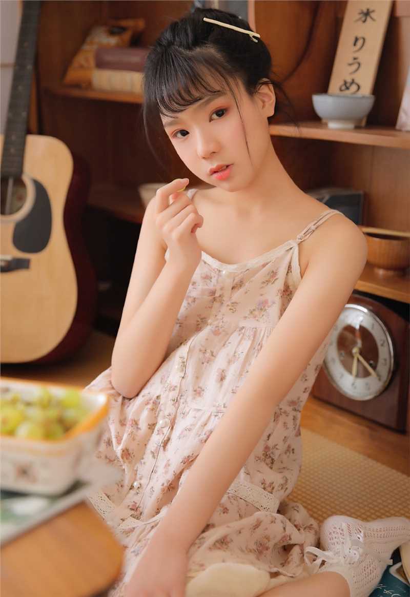 精选清纯妹妹娇羞可爱萌白酱美女图册