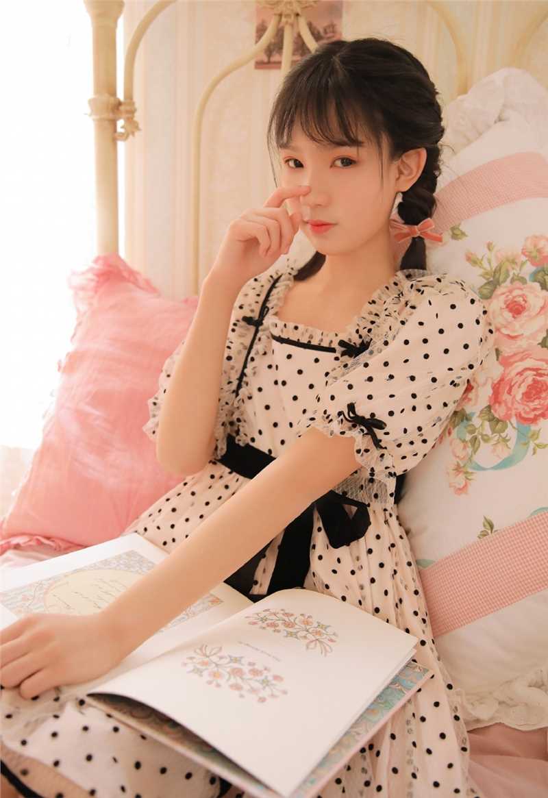 精选清纯妹妹娇羞可爱萌白酱美女图册