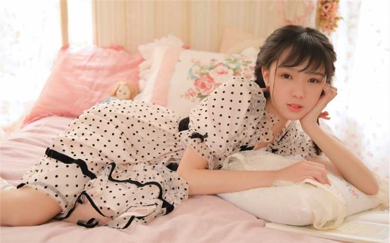 精选清纯妹妹娇羞可爱萌白酱美女图册