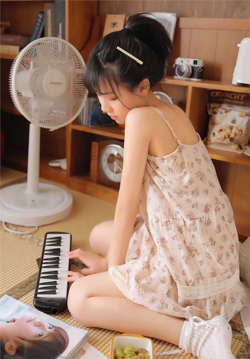 精选清纯妹妹娇羞可爱萌白酱美女图册