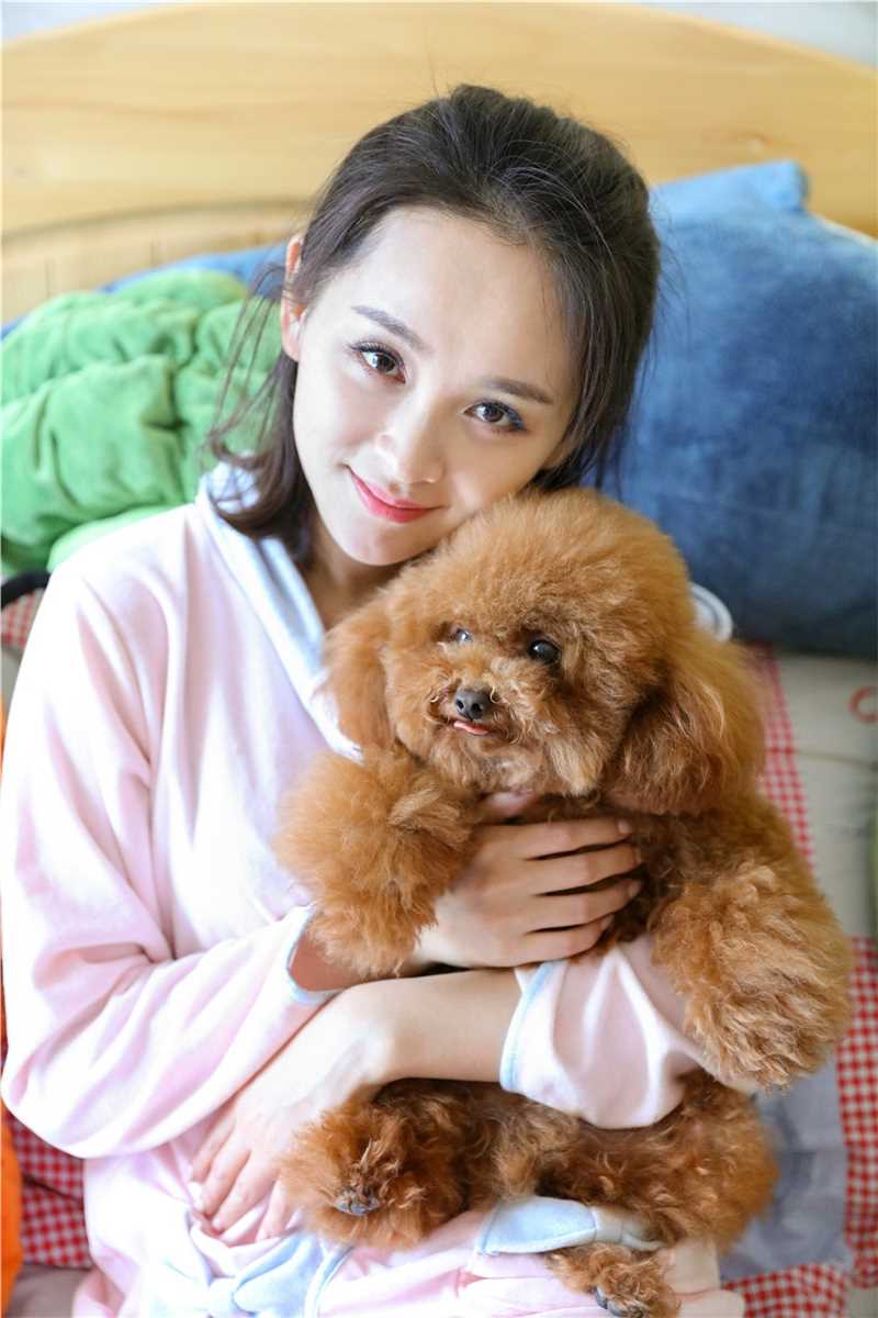 邓莎粉色家居服清纯可人圣诞大片