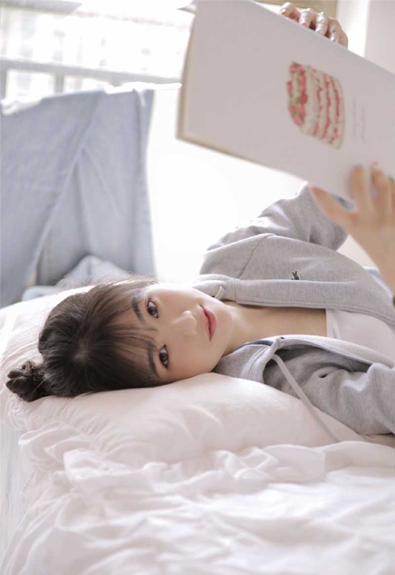 最新清纯软妹迷人桃花眼肌肤白皙壁纸