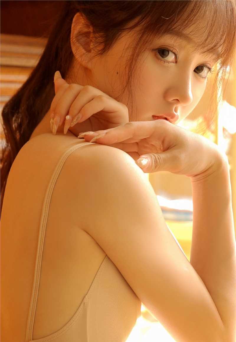 舞蹈美女光滑美背香肩诱惑图库