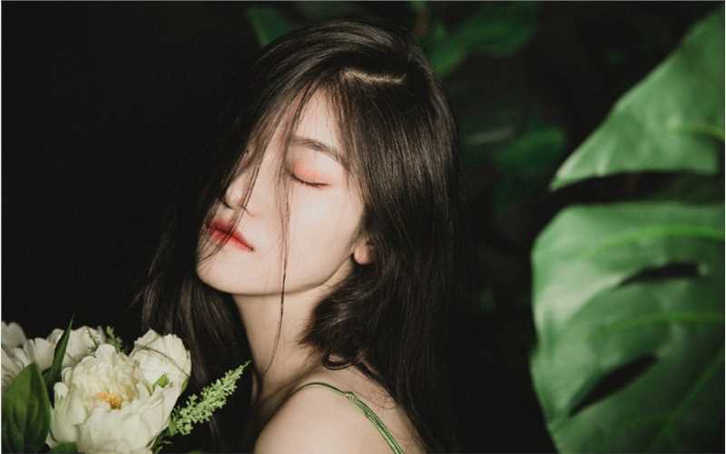 精选森系女孩黑长直发肤白貌美图片图册