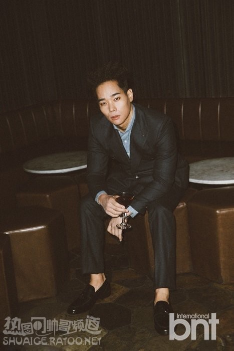 高清韩国说唱男歌手许仁昌痞帅十足时尚图集