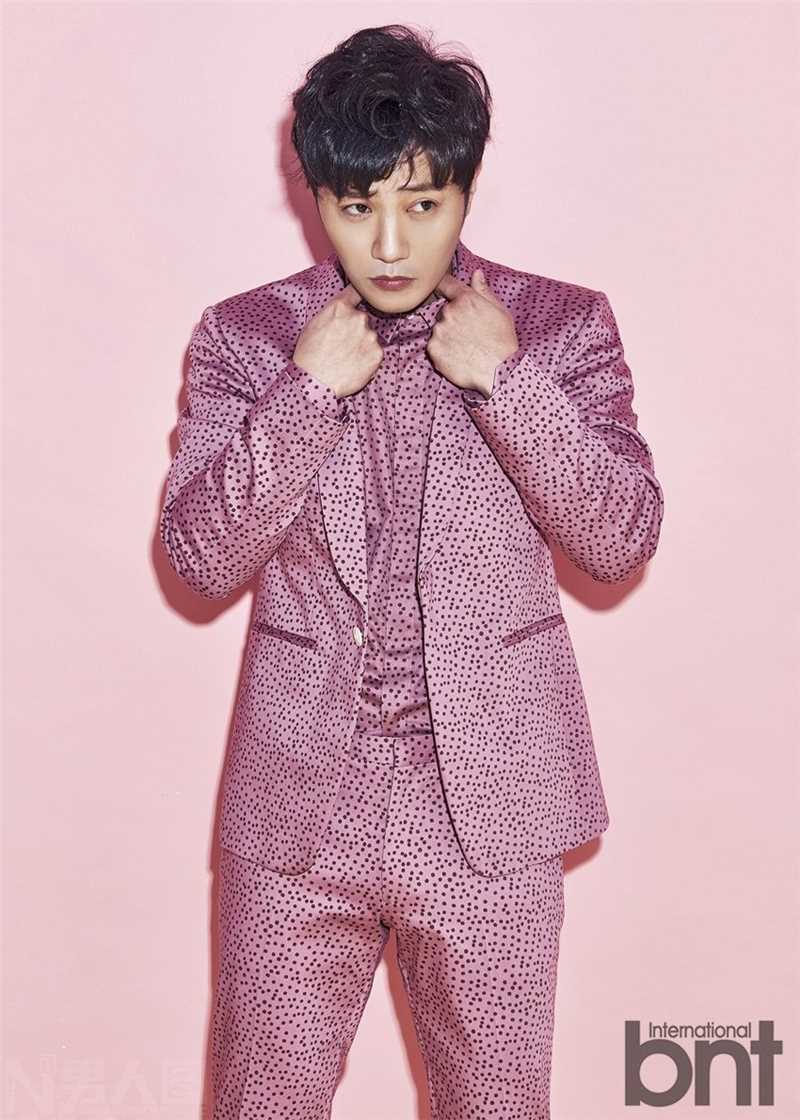 最全凭借太阳的后裔走红的韩国男演员晋久时尚壁纸