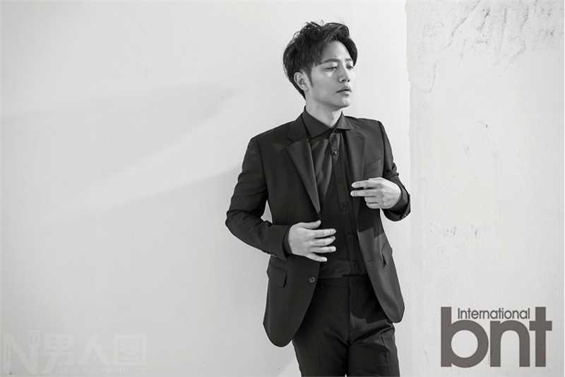 最全凭借太阳的后裔走红的韩国男演员晋久时尚壁纸