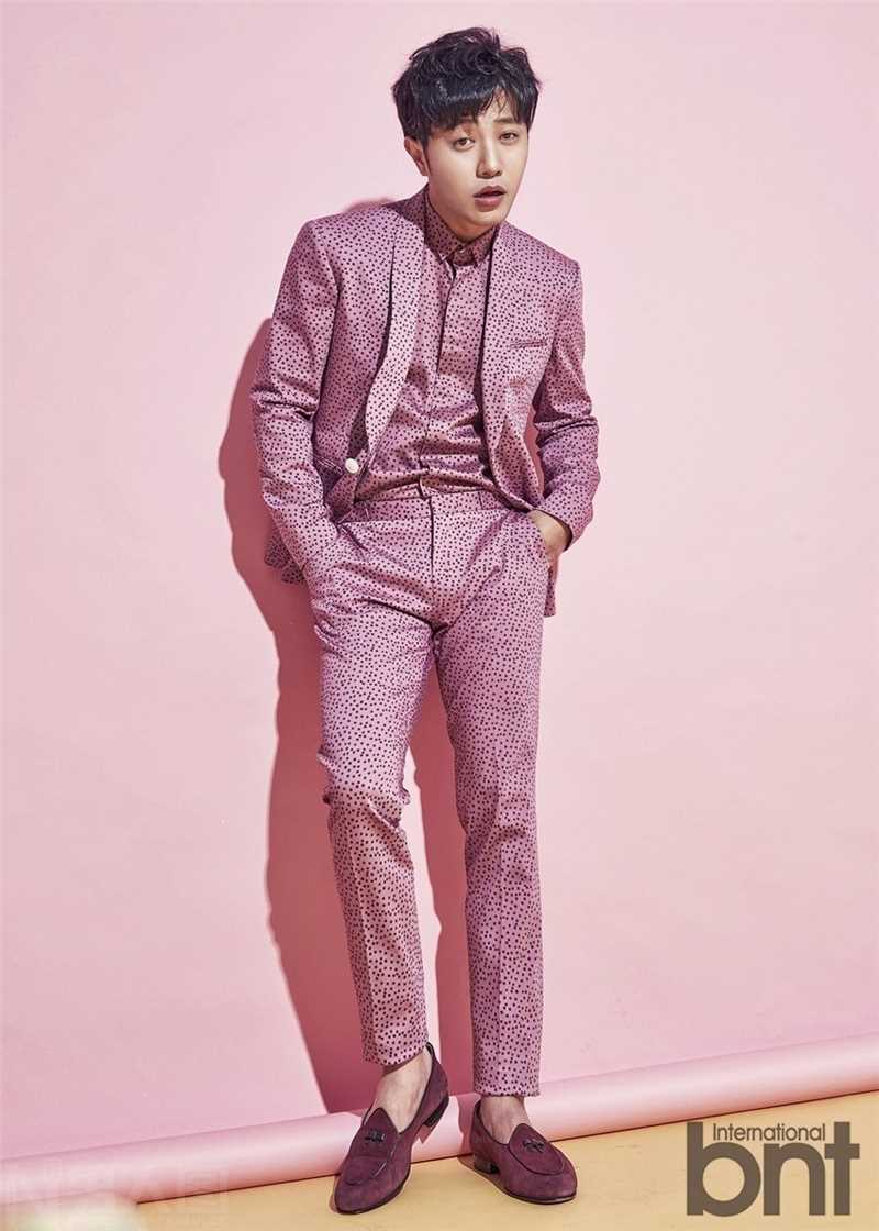 最全凭借太阳的后裔走红的韩国男演员晋久时尚壁纸