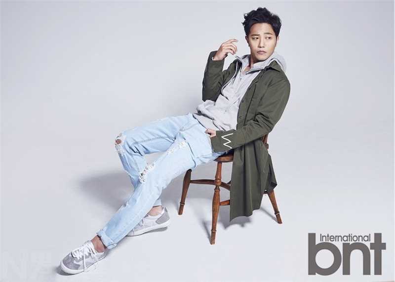 最全凭借太阳的后裔走红的韩国男演员晋久时尚壁纸