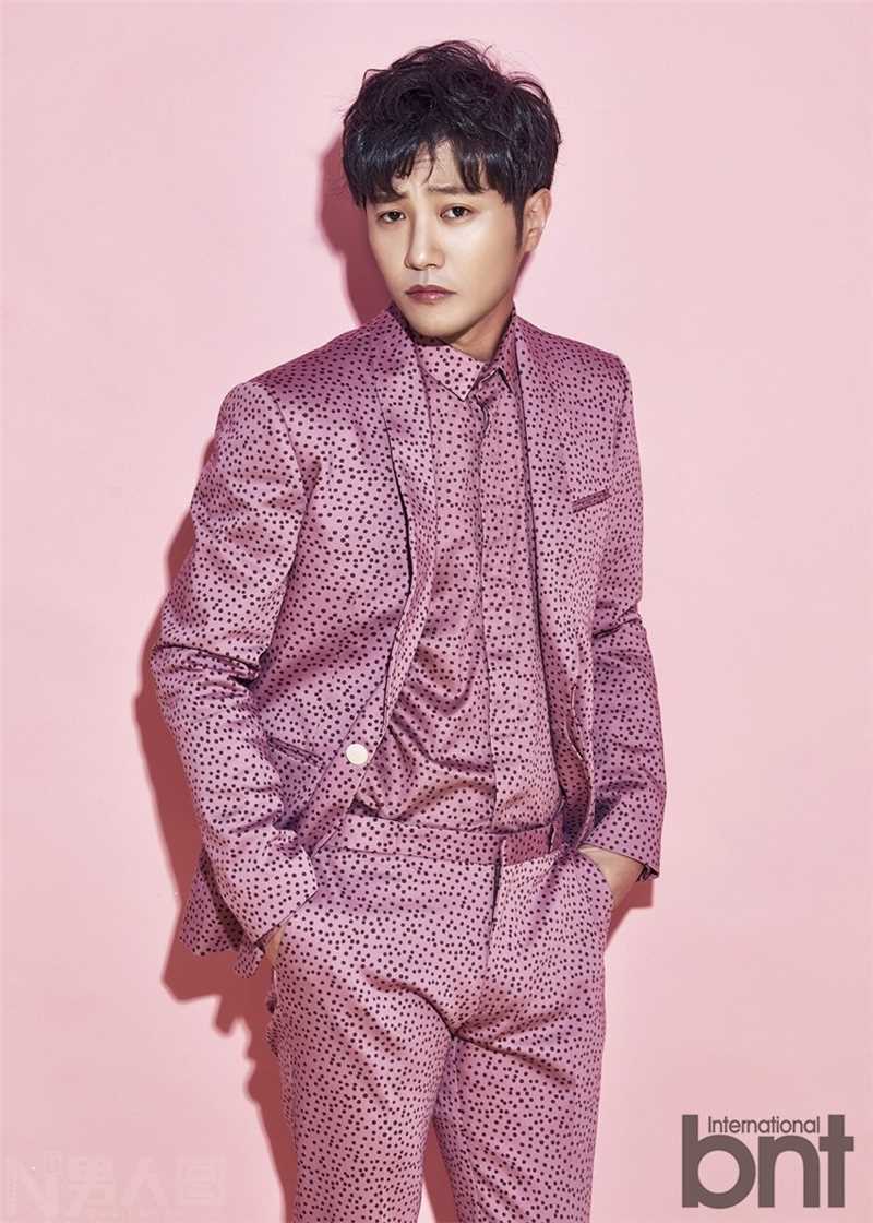 最全凭借太阳的后裔走红的韩国男演员晋久时尚壁纸