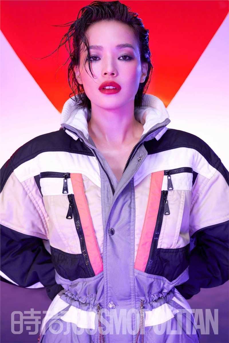 舒淇湿发造型落泪妆容性感撩人杂志