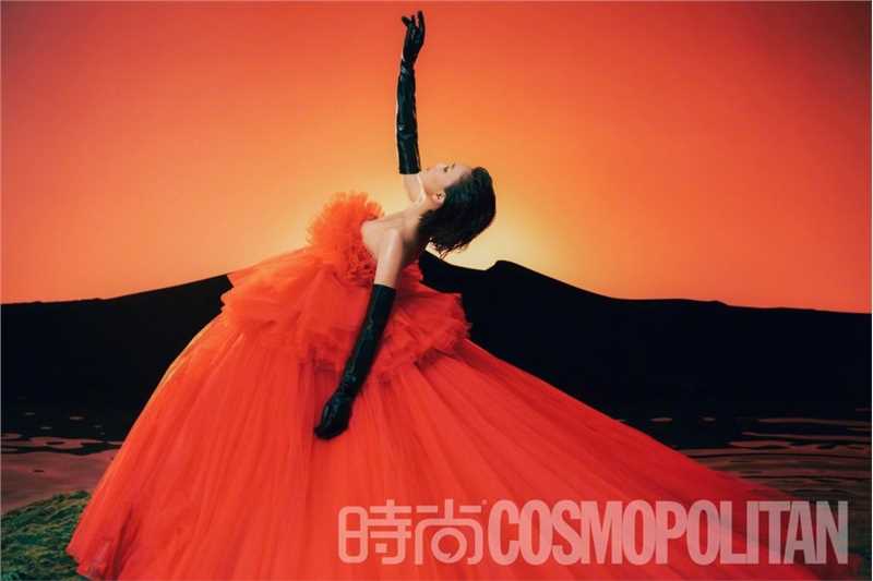 舒淇湿发造型落泪妆容性感撩人杂志