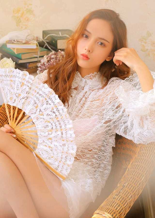 高清金发美女蕾丝透视装性感迷人图集