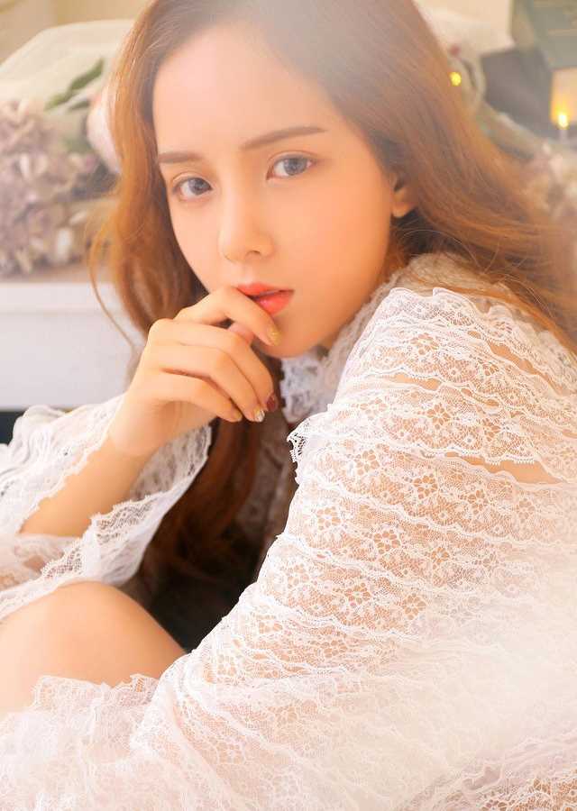 高清金发美女蕾丝透视装性感迷人图集