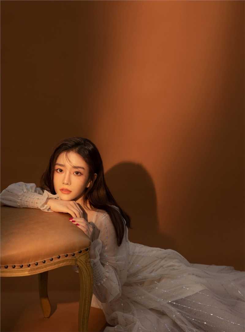 精选气质美女透视纱裙性感撩人图册