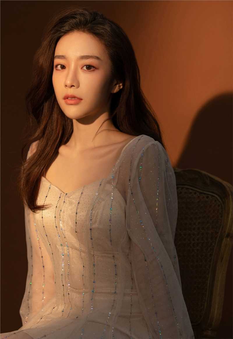 精选气质美女透视纱裙性感撩人图册