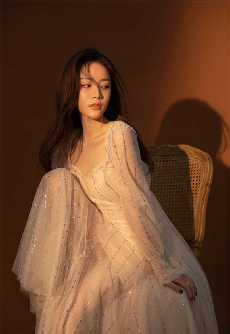 精选气质美女透视纱裙性感撩人图册