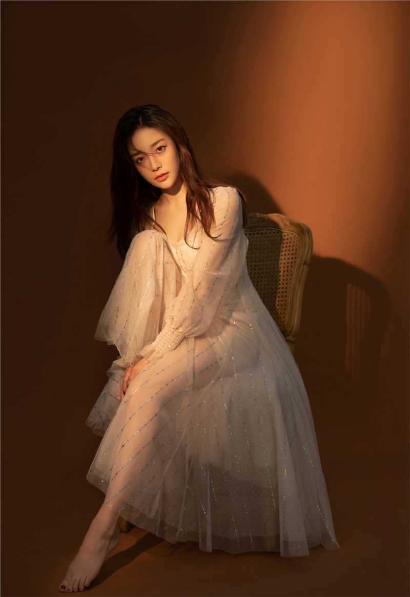 精选气质美女透视纱裙性感撩人图册