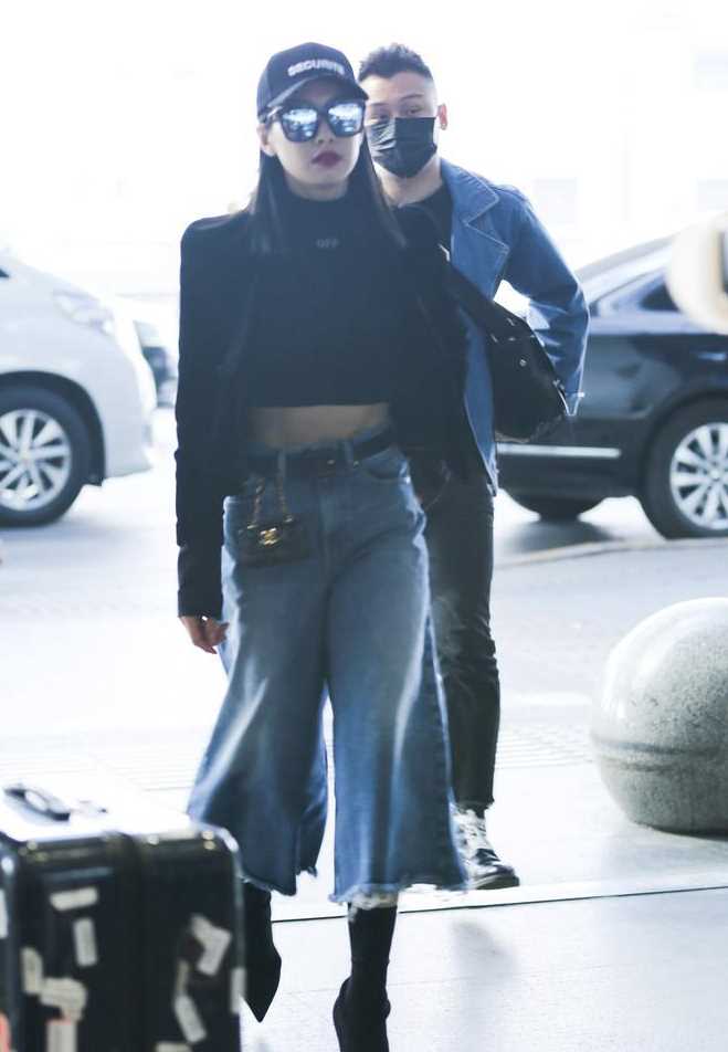 优质女星宋茜大秀蛮腰性感有型机场街拍相册