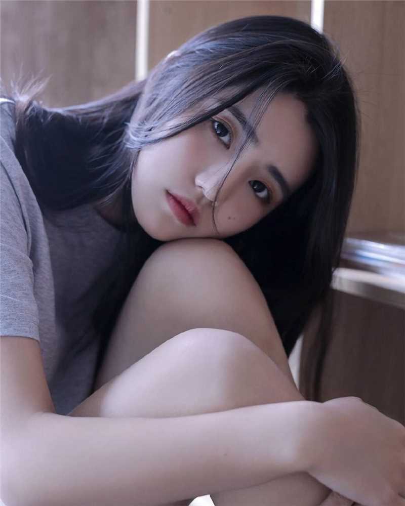 超短裤美女修长大长腿清纯动人图片