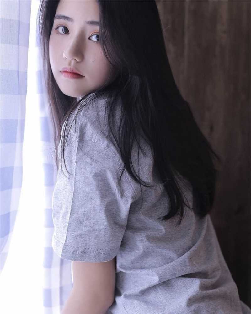 超短裤美女修长大长腿清纯动人图片