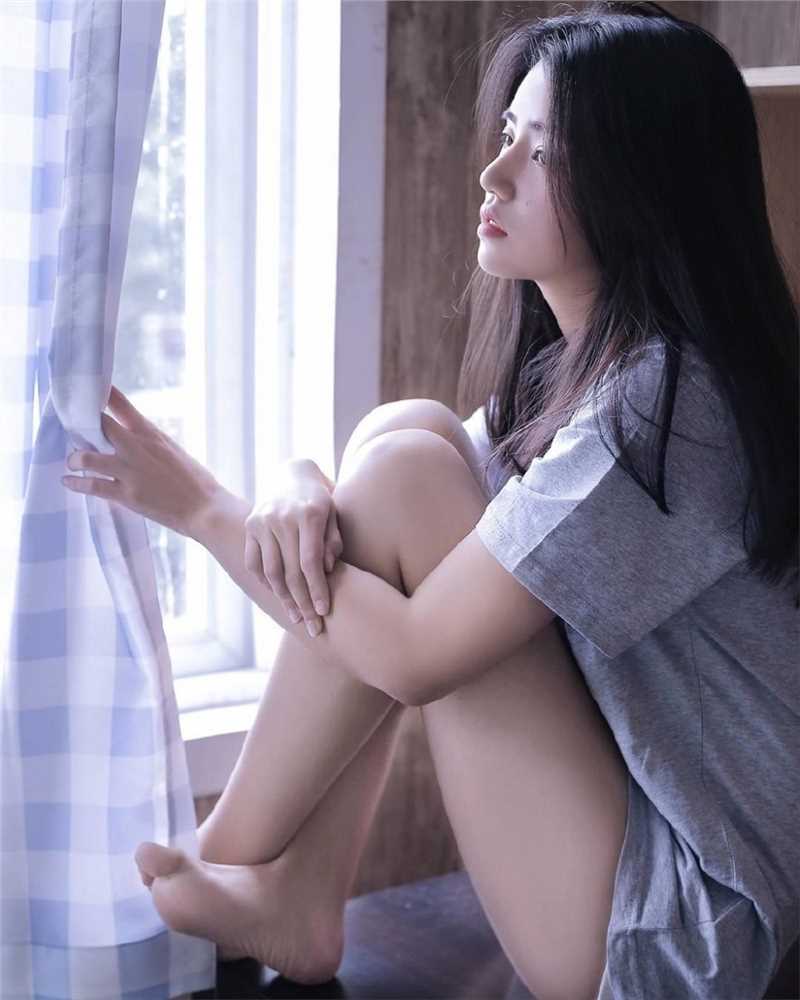 超短裤美女修长大长腿清纯动人图片