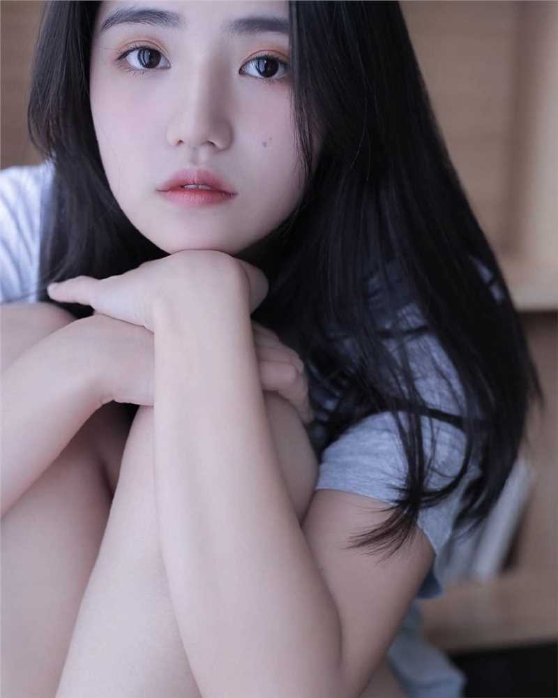 超短裤美女修长大长腿清纯动人图片