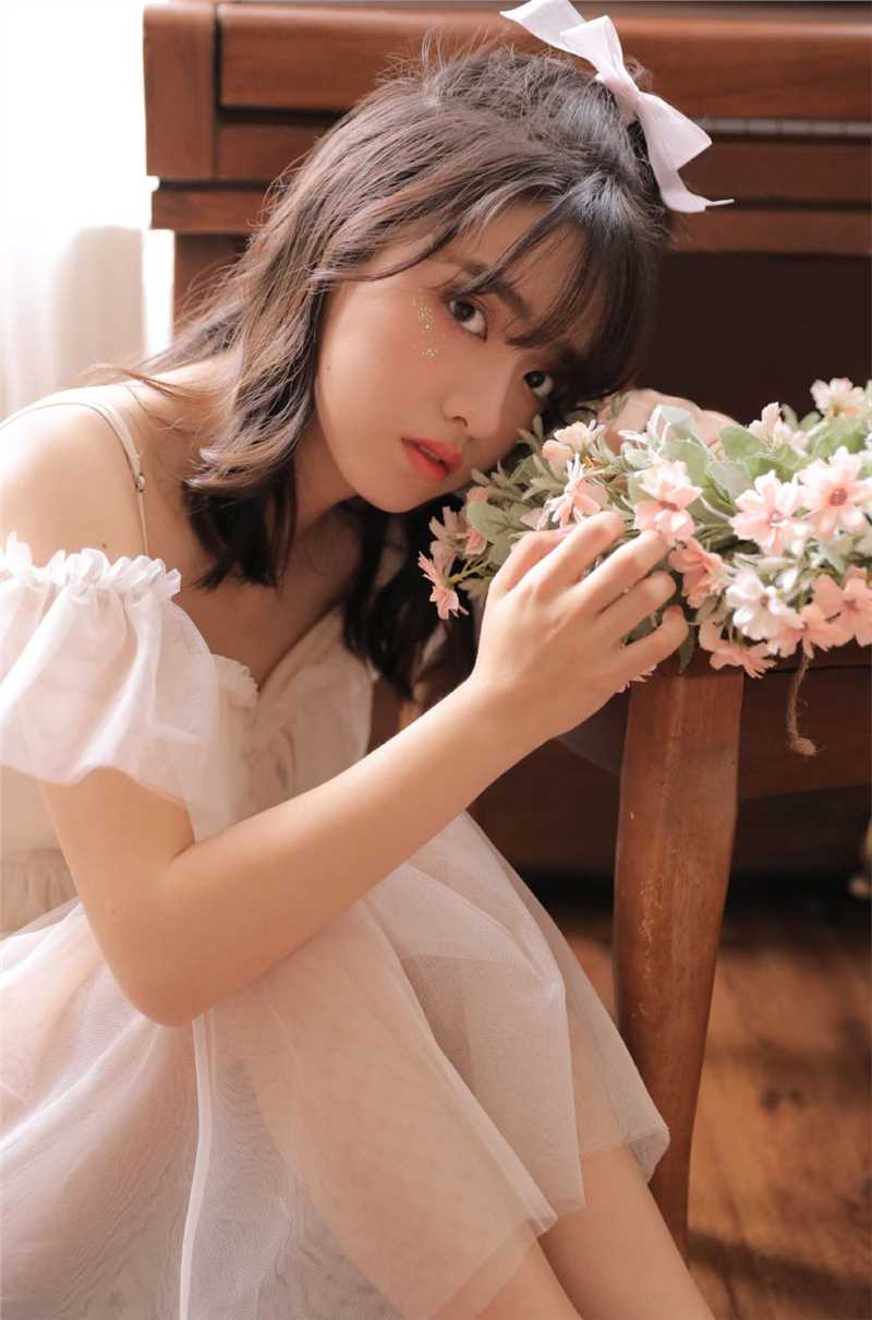 特别专辑甜美小公主吊带纱裙精致香肩图片