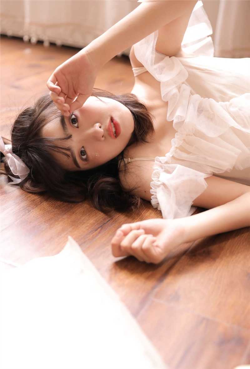 特别专辑甜美小公主吊带纱裙精致香肩图片