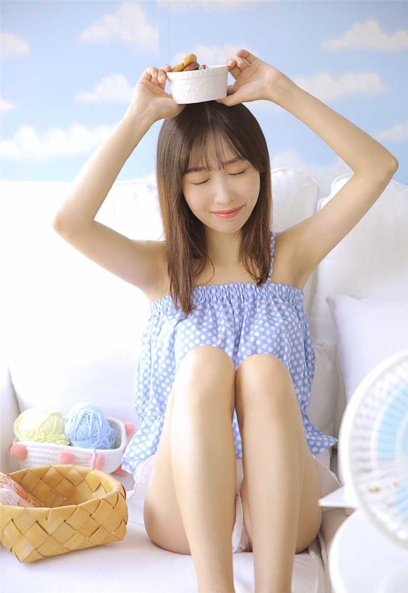 甜美女孩漂亮脸蛋迷人电眼