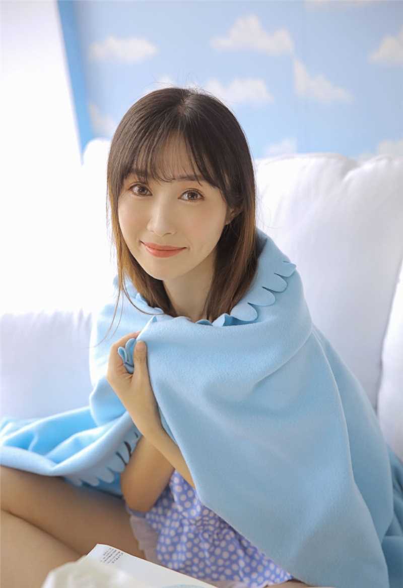 甜美女孩漂亮脸蛋迷人电眼