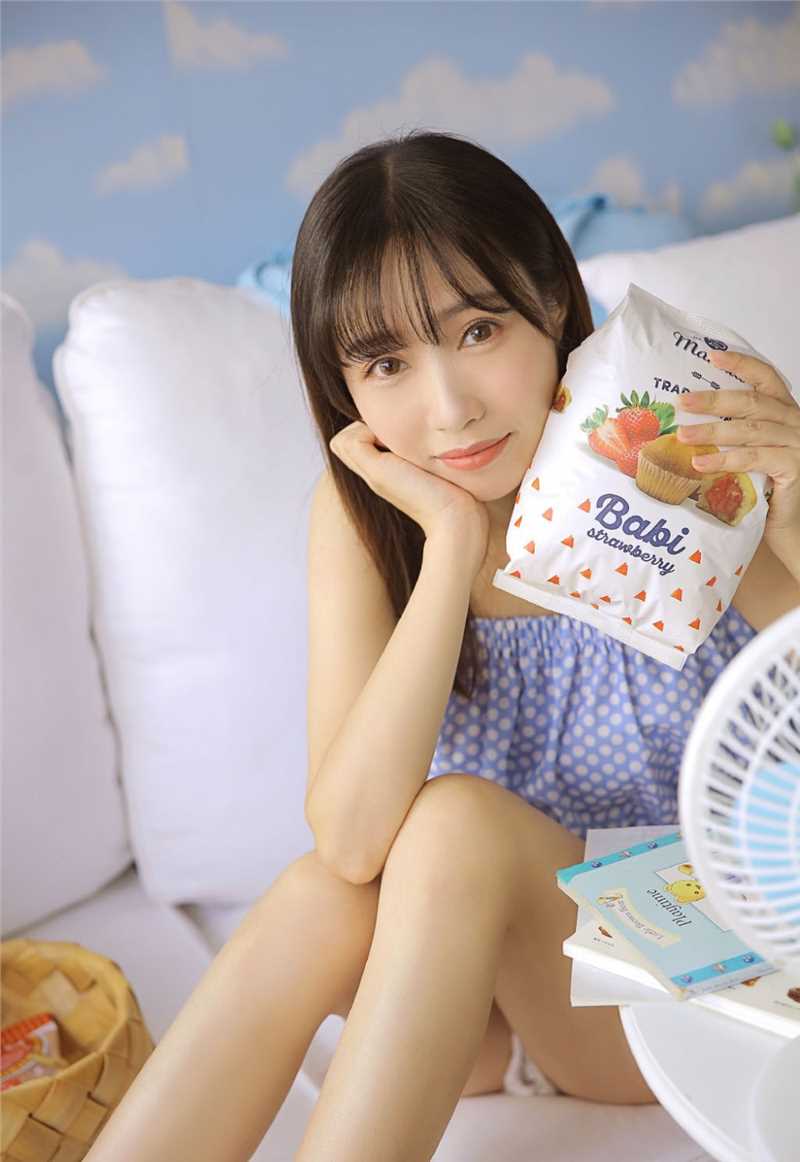 甜美女孩漂亮脸蛋迷人电眼