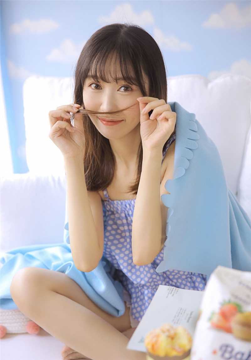 甜美女孩漂亮脸蛋迷人电眼