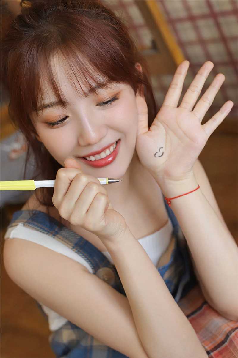 高清甜美小女生日式丸子头背带牛仔裤图册