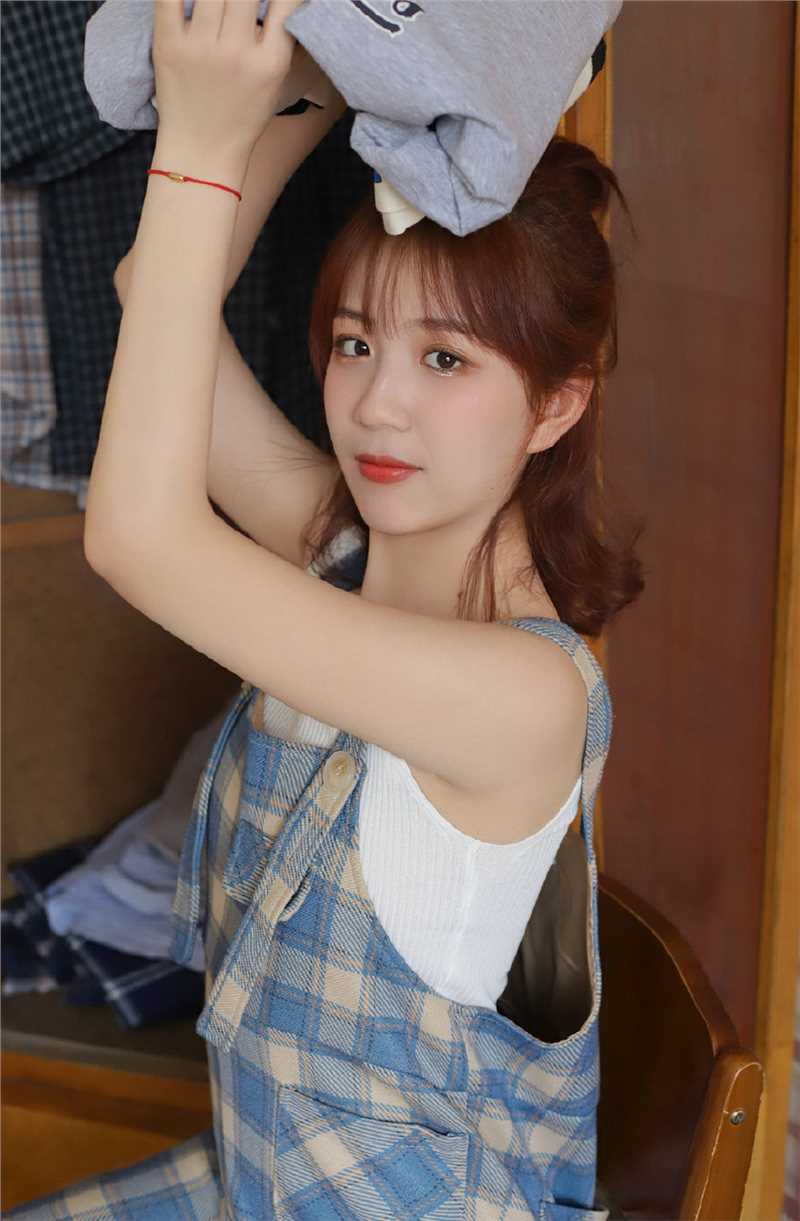 高清甜美小女生日式丸子头背带牛仔裤图册