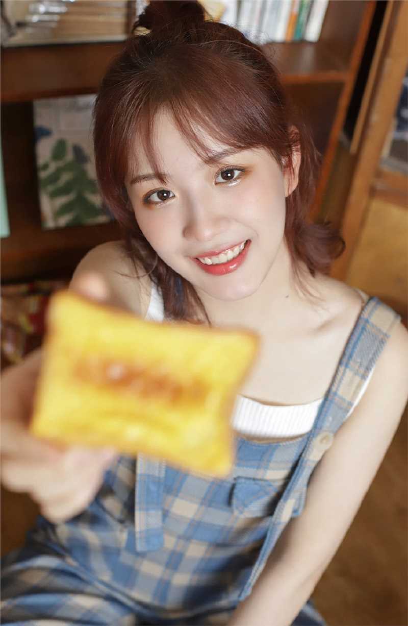 高清甜美小女生日式丸子头背带牛仔裤图册