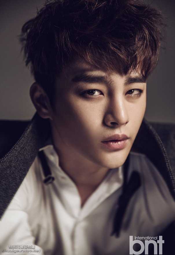 最新韩国男演员徐仁国《Bntnews》时尚壁纸