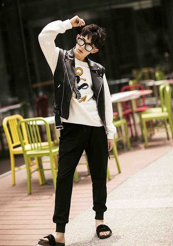 特别专辑郭俊辰街头混搭造型尽显时尚本色图片