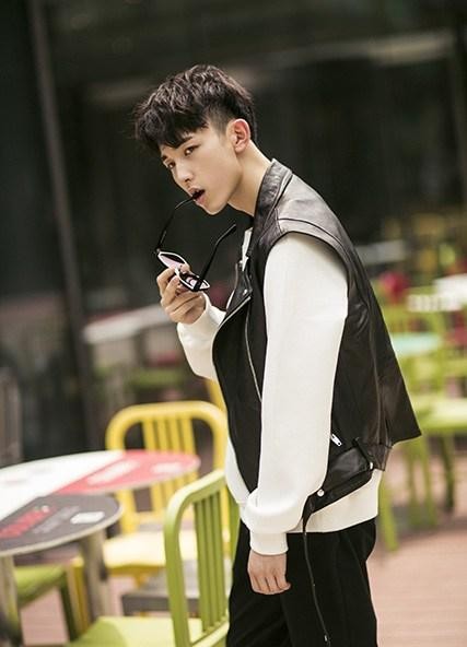 特别专辑郭俊辰街头混搭造型尽显时尚本色图片