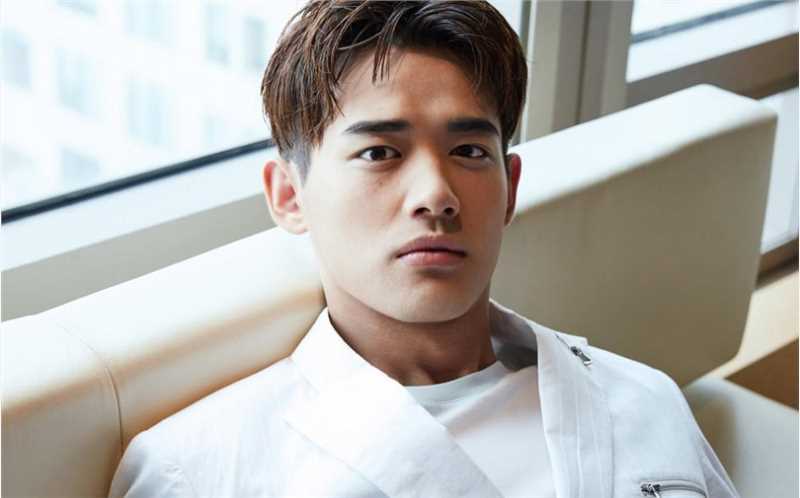 刘冬沁优雅中带着痞气诠释魅力时尚