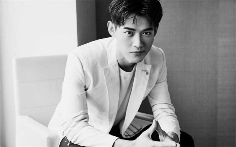 刘冬沁优雅中带着痞气诠释魅力时尚