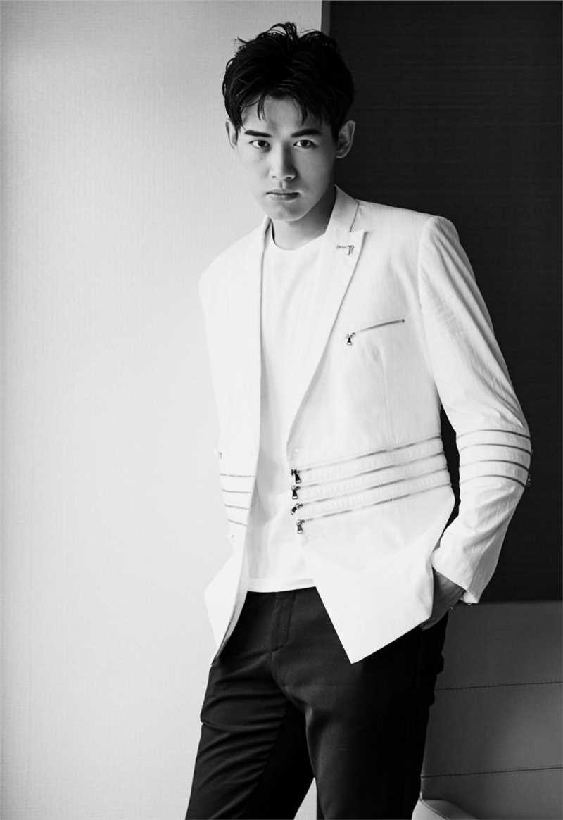 刘冬沁优雅中带着痞气诠释魅力时尚