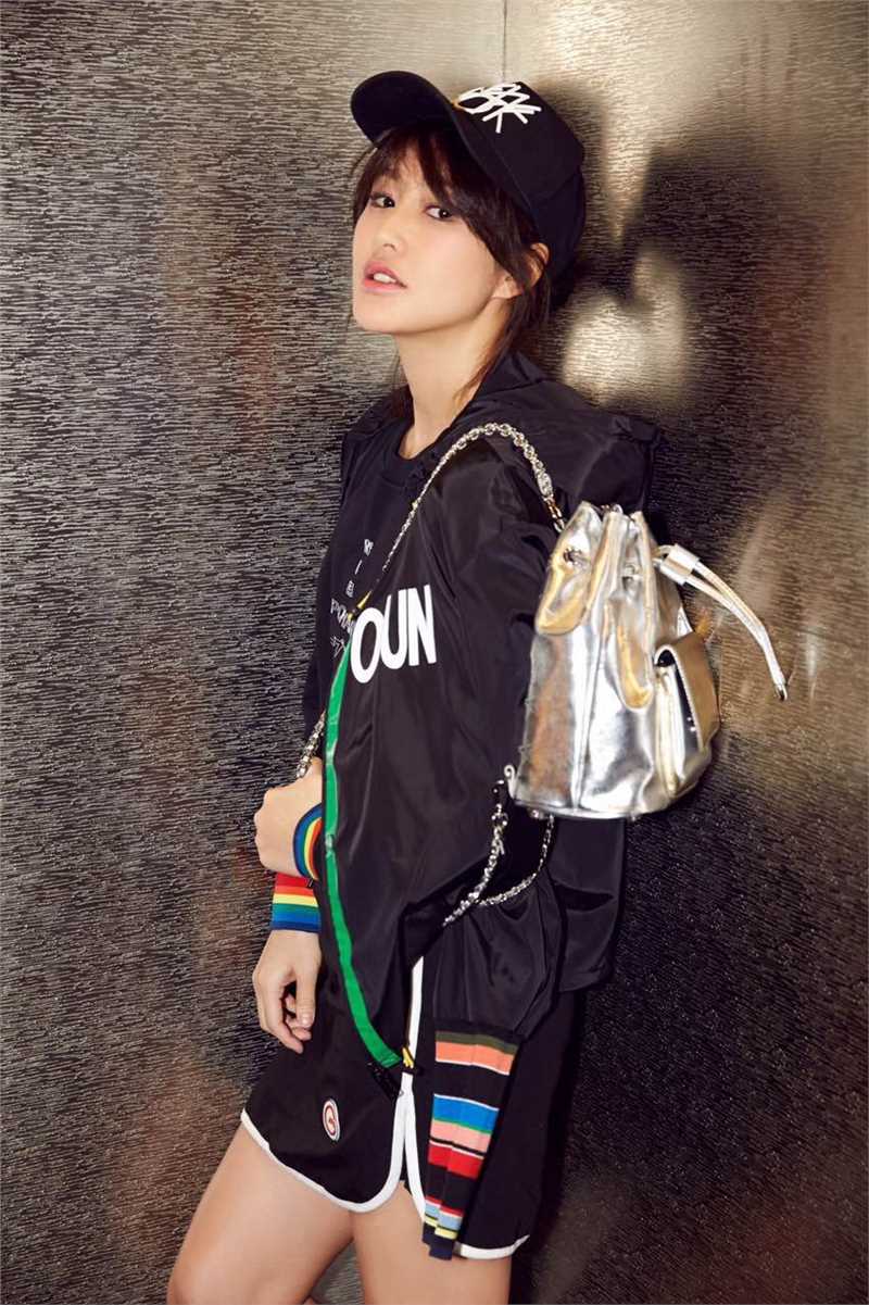 最新陈燃吸睛大长腿玩下衣失踪俏皮性感图集